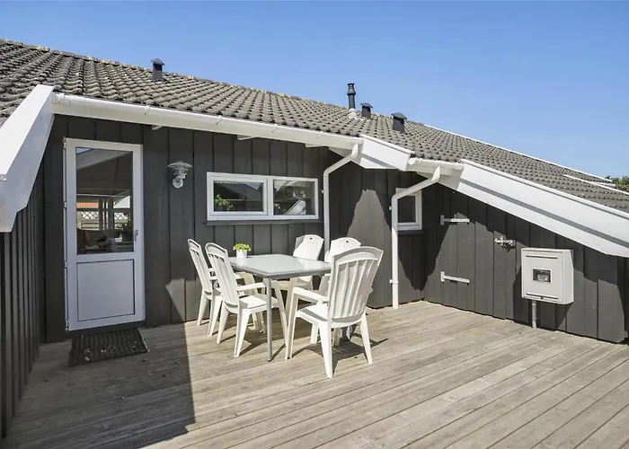 Bl791-blokhus-paa-bakken-3 *